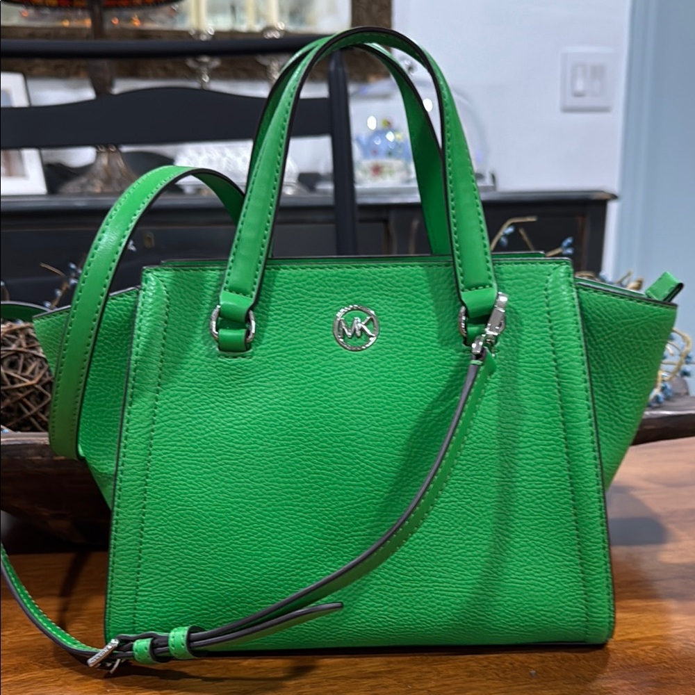 Michael Kors Kelly Green Satchel with Gold Hardware - Picture 5 of 16